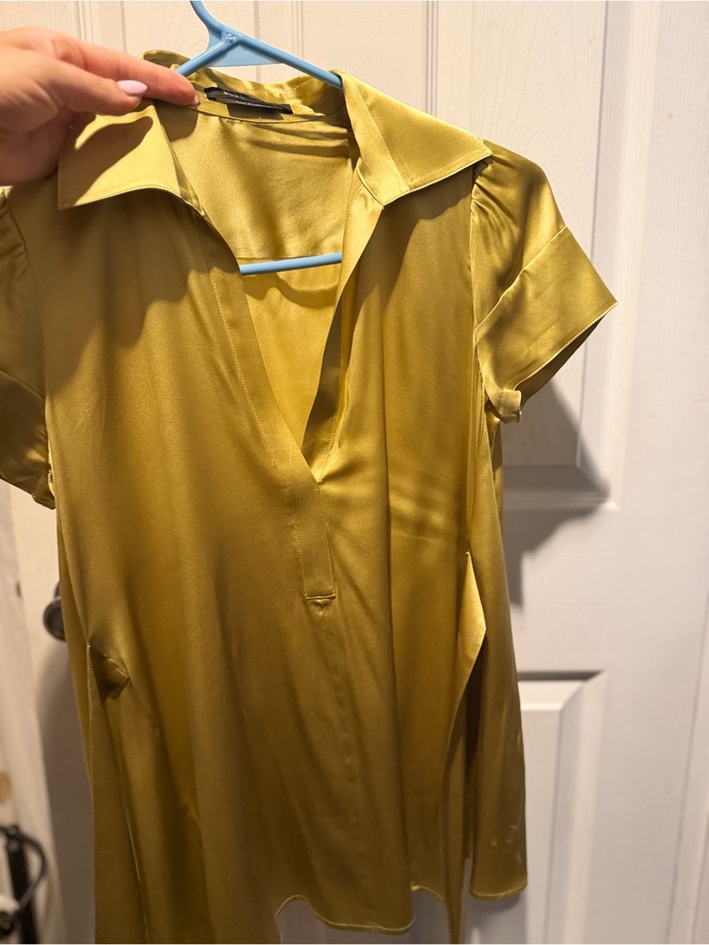 BCBGMaxAzria Mustard Satin V-Neck Short Sleeve Blouse